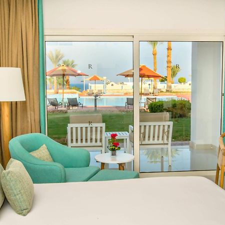 เรอเนสซองส์ ชาร์ม เอล ชีค โกลเดน วิว บีช รีสอร์ต Hotel ชาร์มเอลชีค ภายนอก รูปภาพ A room at the Hilton Sharm El Sheikh