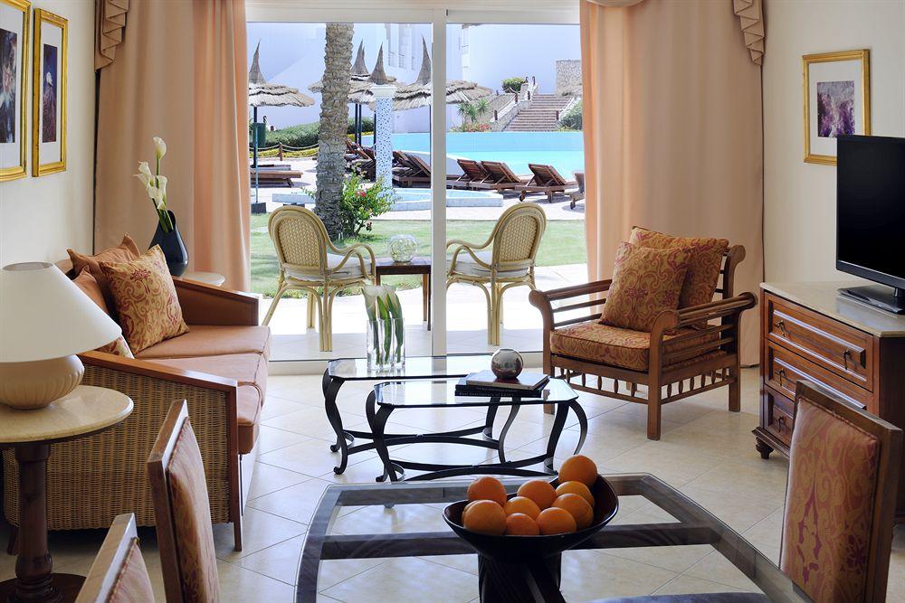 เรอเนสซองส์ ชาร์ม เอล ชีค โกลเดน วิว บีช รีสอร์ต Hotel ชาร์มเอลชีค ภายนอก รูปภาพ A living room
