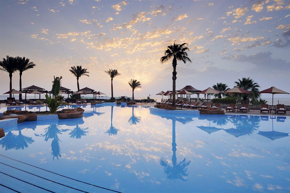เรอเนสซองส์ ชาร์ม เอล ชีค โกลเดน วิว บีช รีสอร์ต Hotel ชาร์มเอลชีค ภายนอก รูปภาพ The pool at the Royal Beach Hotel