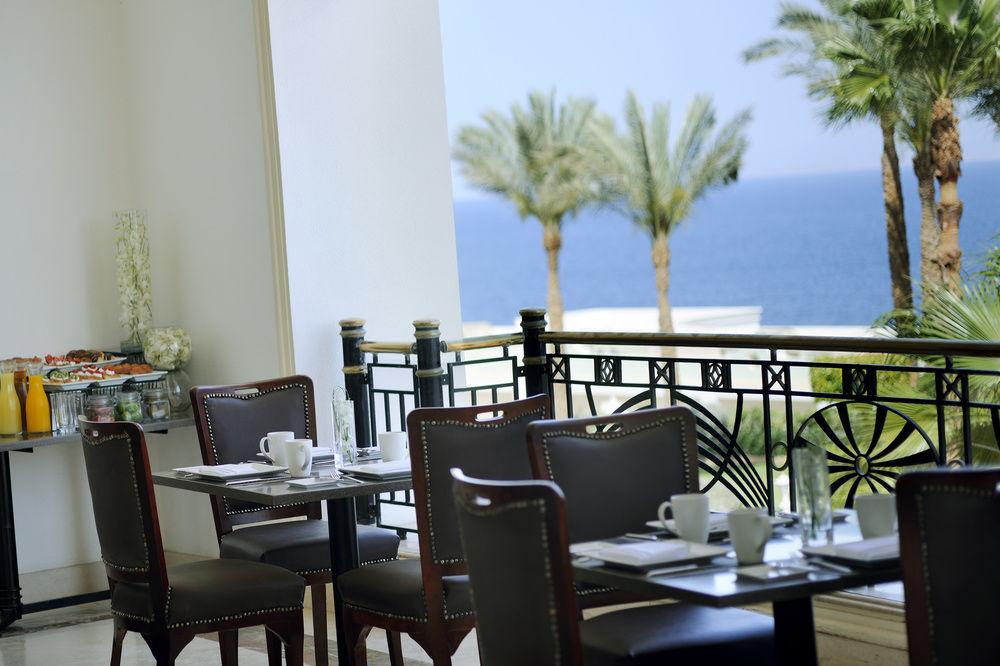 เรอเนสซองส์ ชาร์ม เอล ชีค โกลเดน วิว บีช รีสอร์ต Hotel ชาร์มเอลชีค ภายนอก รูปภาพ The view from the balcony of a suite at the Hilton Sharm El Sheikh