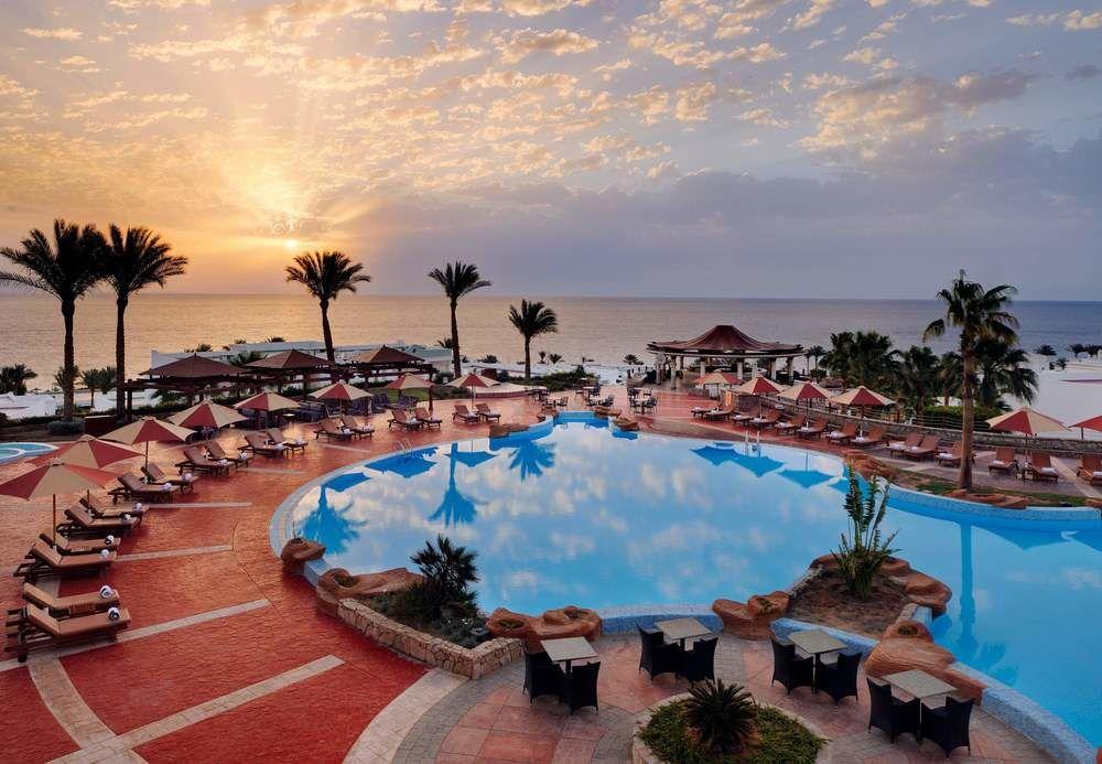 เรอเนสซองส์ ชาร์ม เอล ชีค โกลเดน วิว บีช รีสอร์ต Hotel ชาร์มเอลชีค ภายนอก รูปภาพ Sunset at the Hilton Sharm El Sheikh