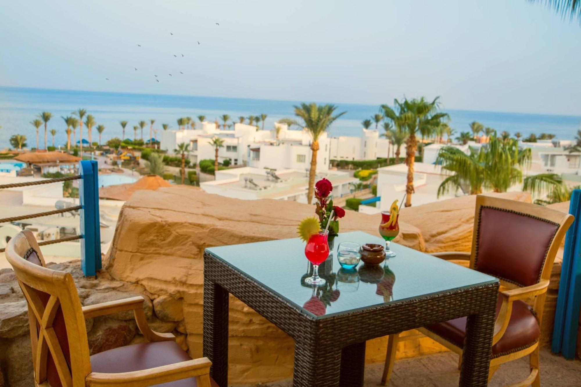 เรอเนสซองส์ ชาร์ม เอล ชีค โกลเดน วิว บีช รีสอร์ต Hotel ชาร์มเอลชีค ภายนอก รูปภาพ View of the Red Sea from a hotel in Sharm El Sheikh